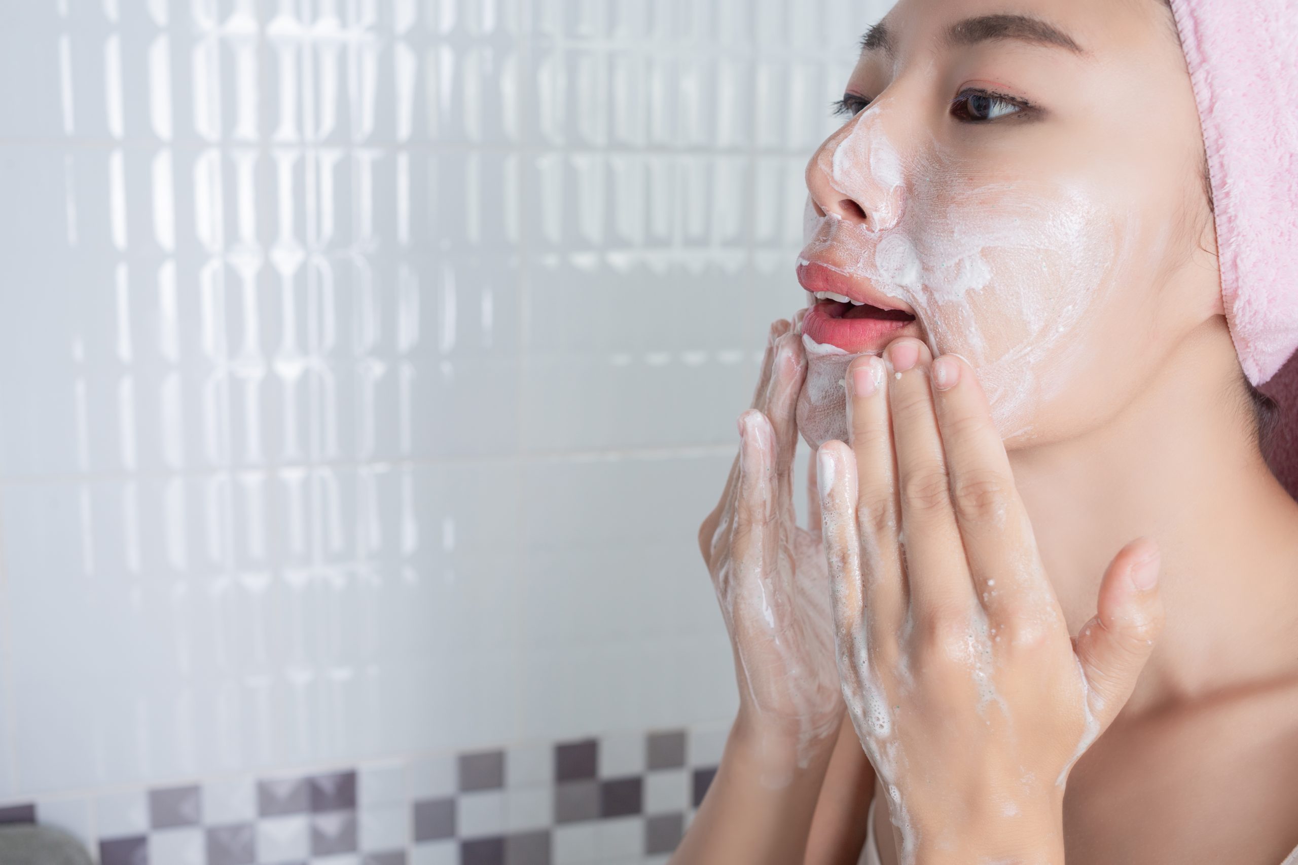 kulit terasa tegang selepas cuci muka menggunakan cleanser yang tidak sesuai