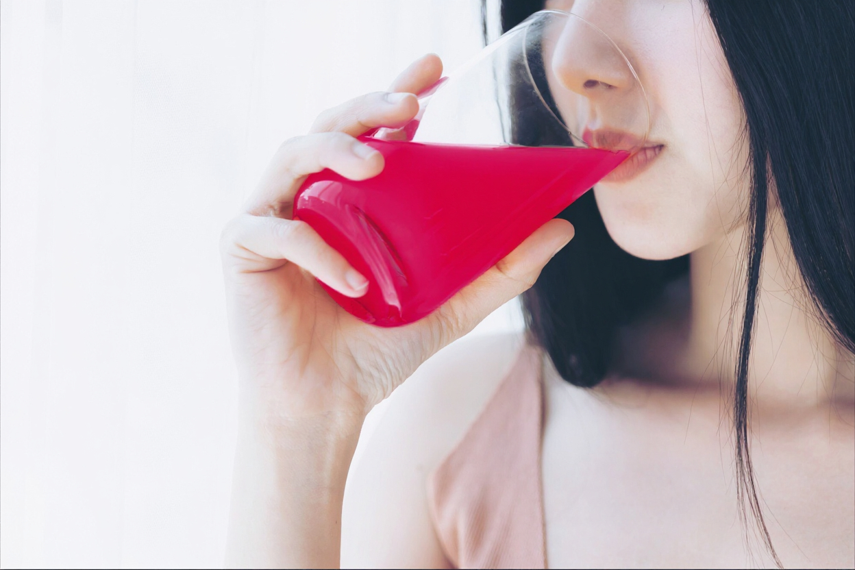 wanita asia dengan kulit kusam dan tidak berseri